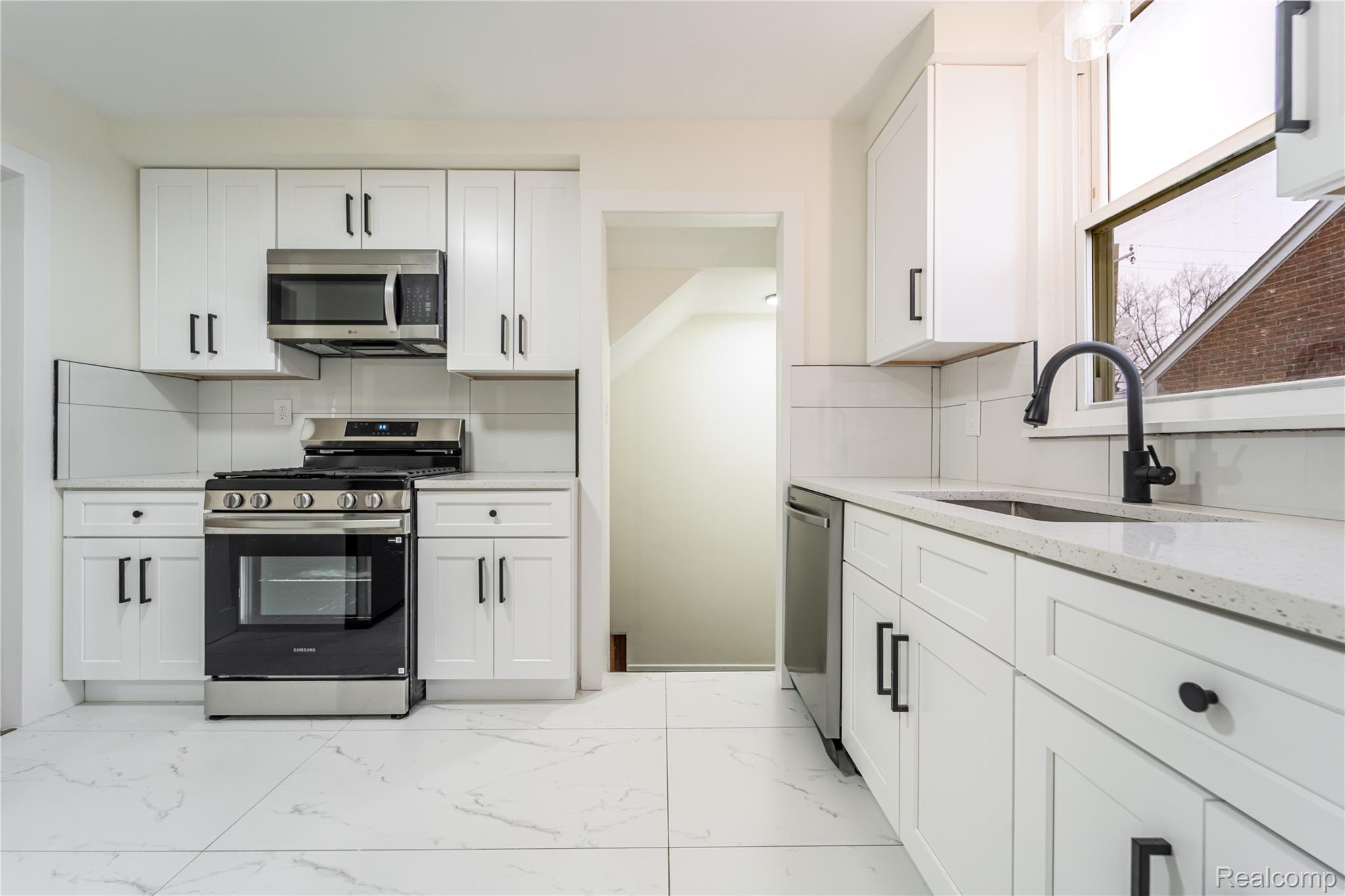 16535 Lincoln Avenue