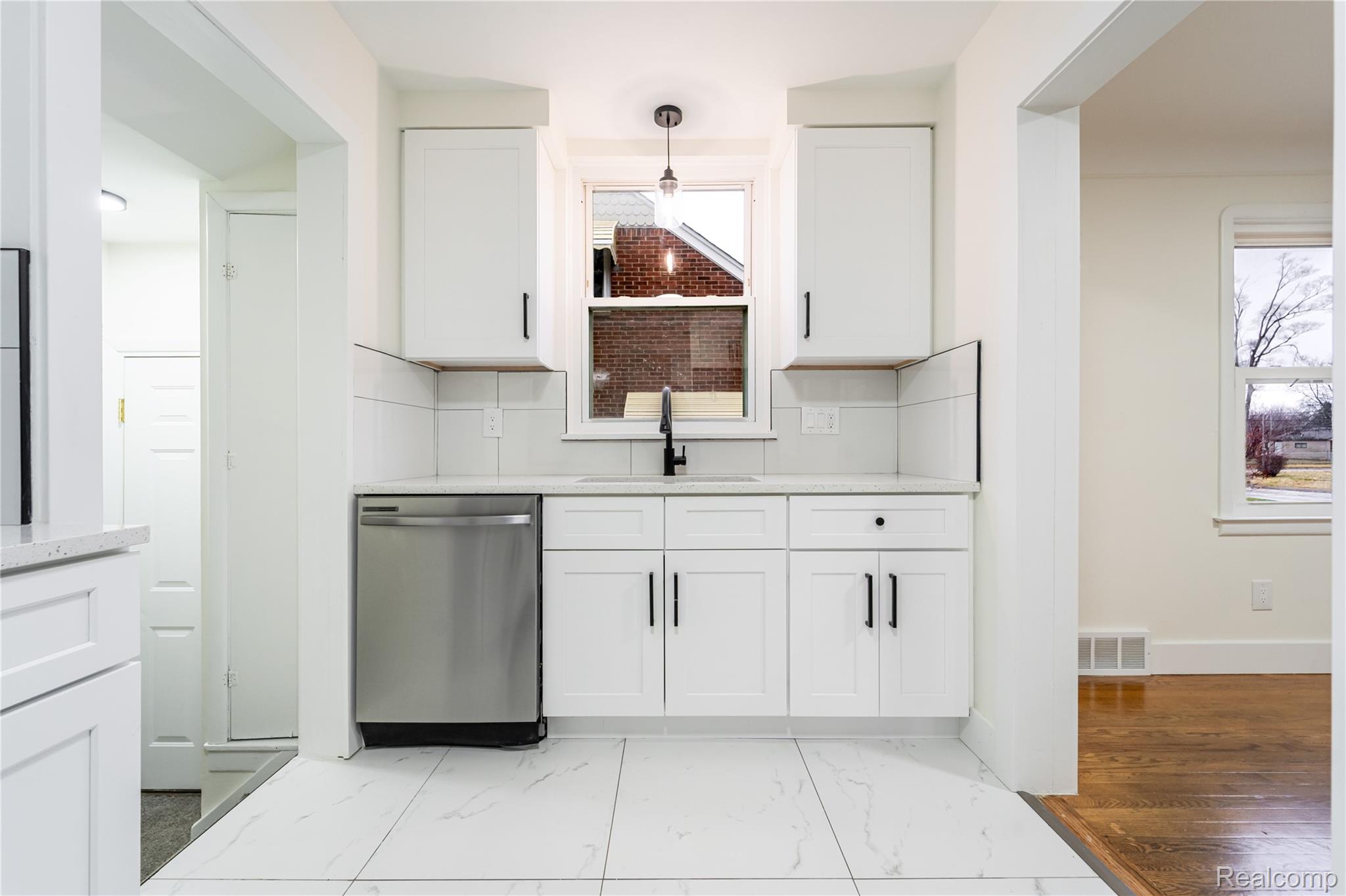 16535 Lincoln Avenue