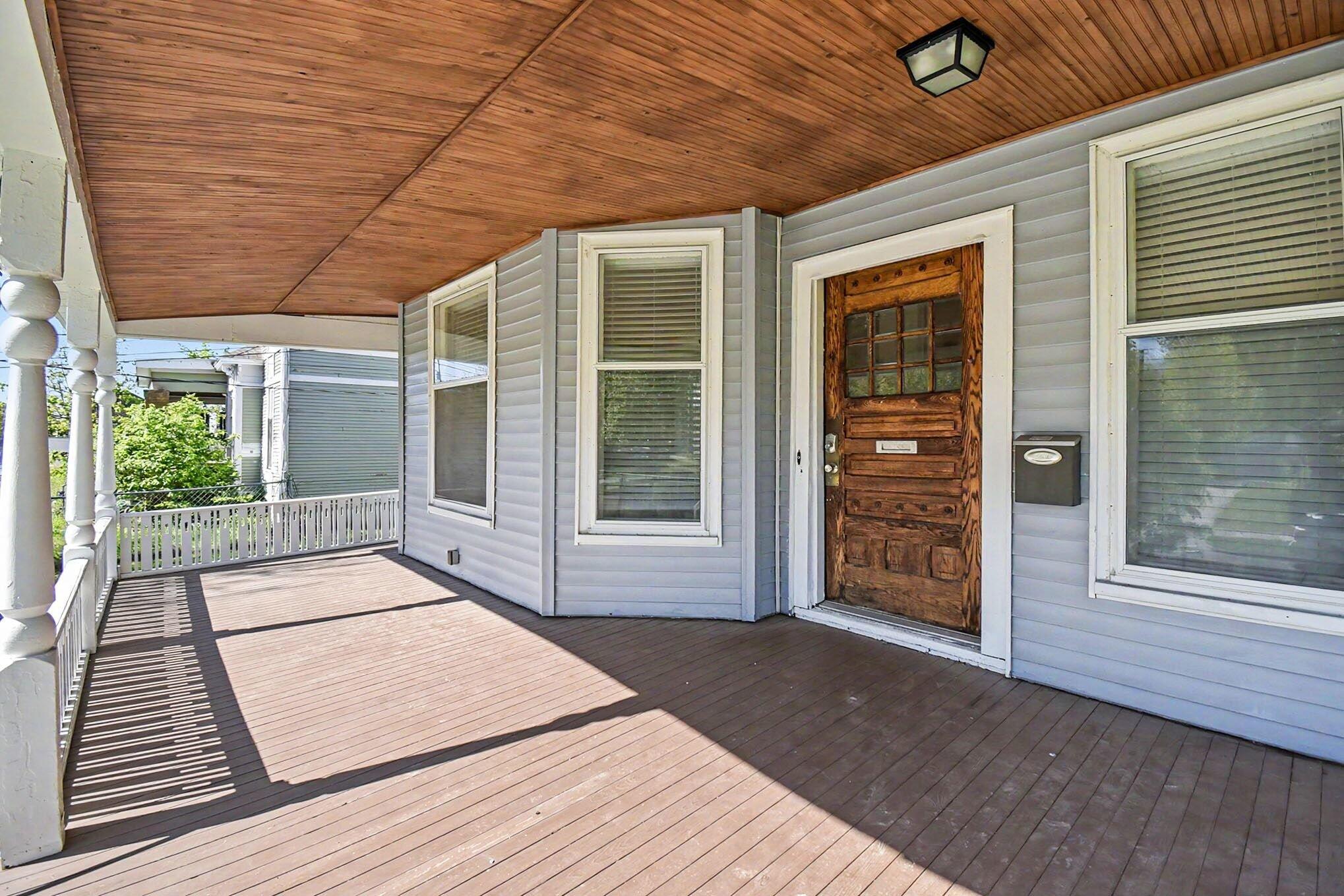 327 Henry Avenue SE