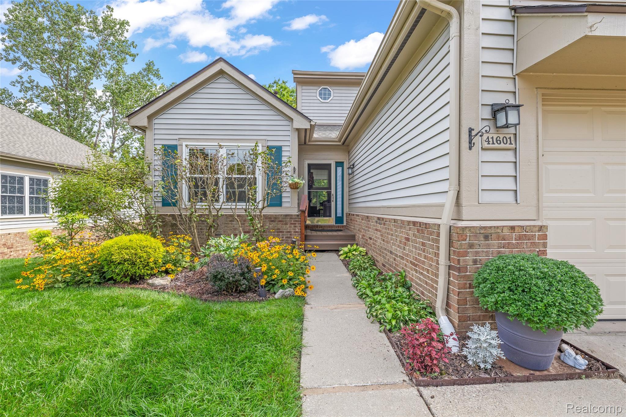 41601 Sleepy Hollow Drive