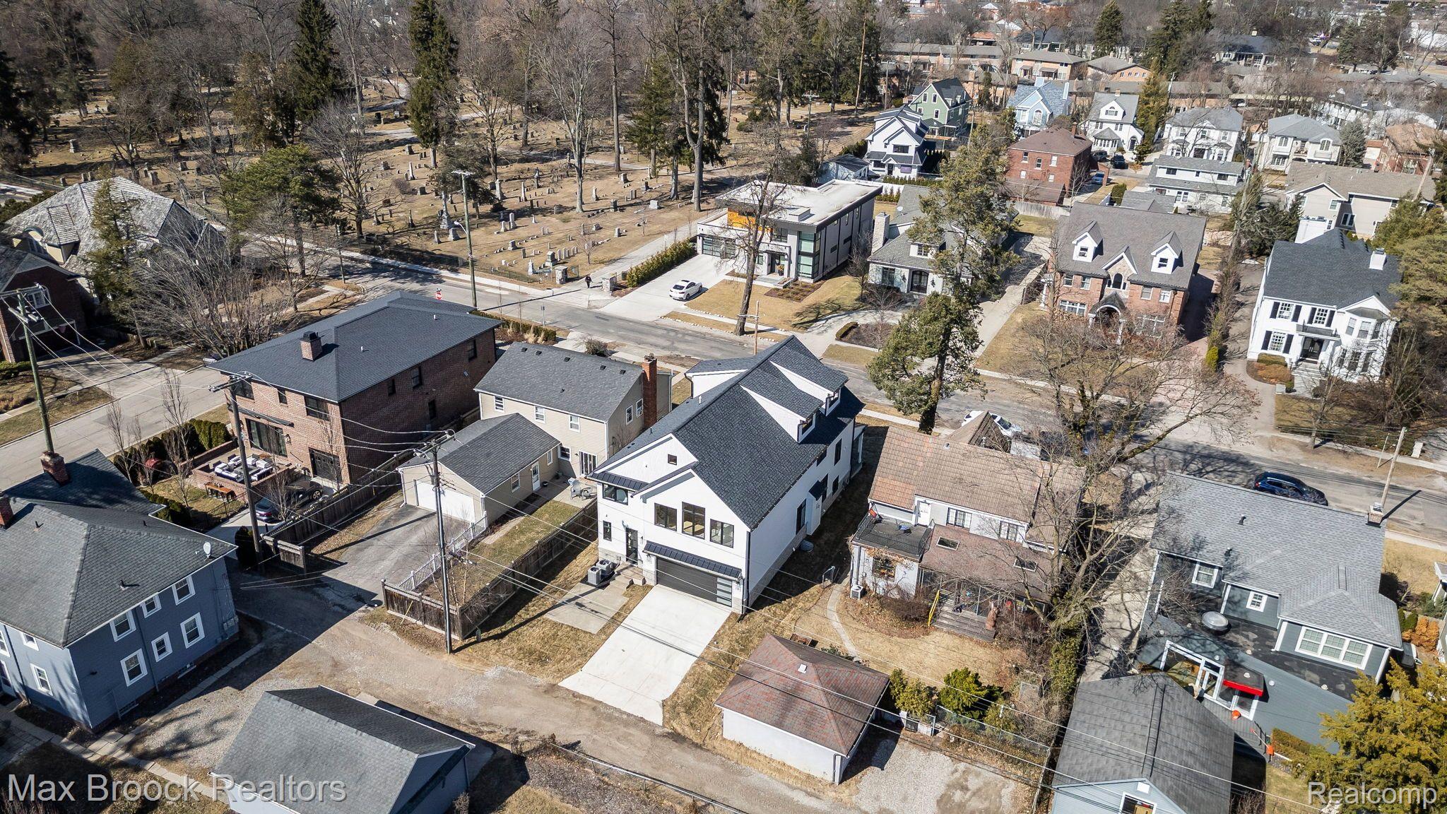 667 OAK Avenue
