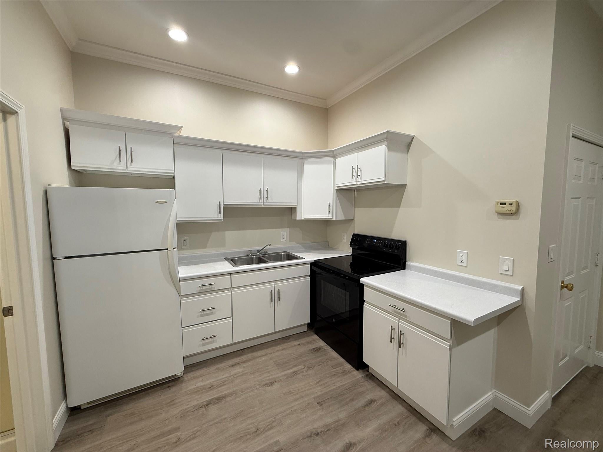 140 S. Saginaw St. Unit 4
