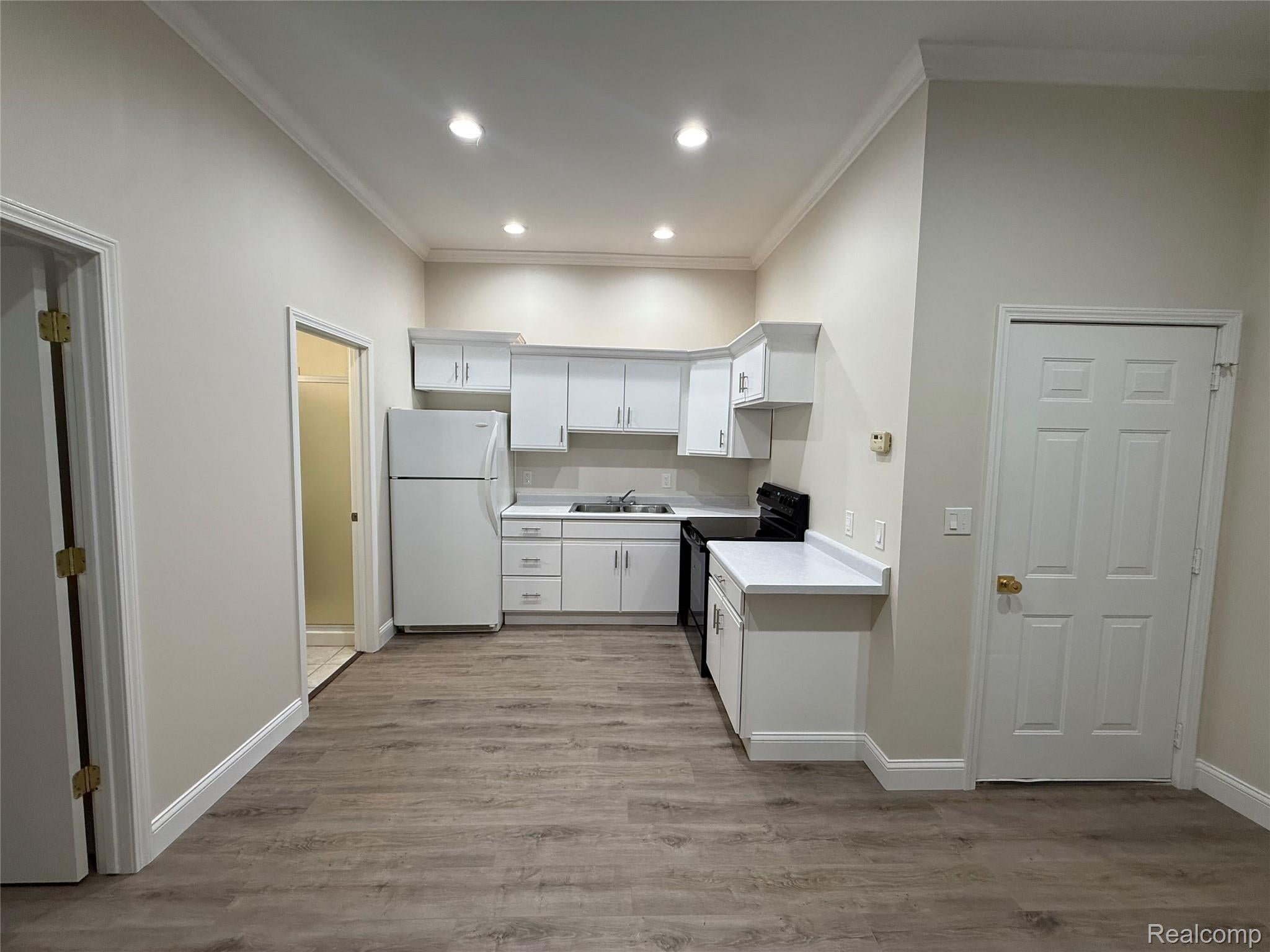 140 S. Saginaw St. Unit 4