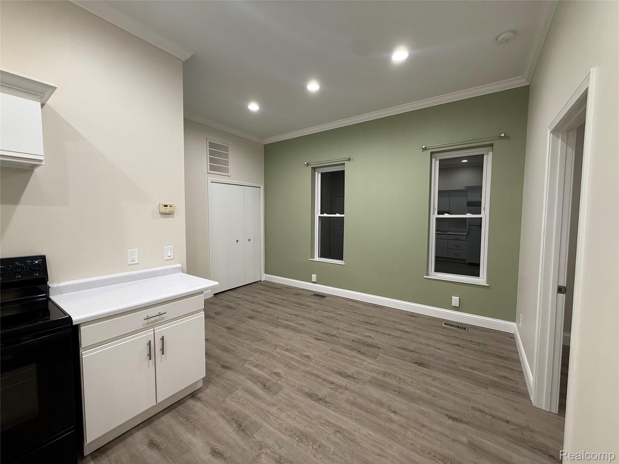 140 S. Saginaw St. Unit 4