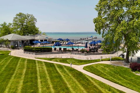 5624 E Creeks Crossing Acme Township MI 49690