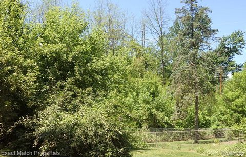 Lot 26 N. Lake Angelus Rd. Auburn Hills City MI 48326