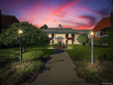 19710 W 13 Mile Road 108 Beverly Hills Village MI 48025