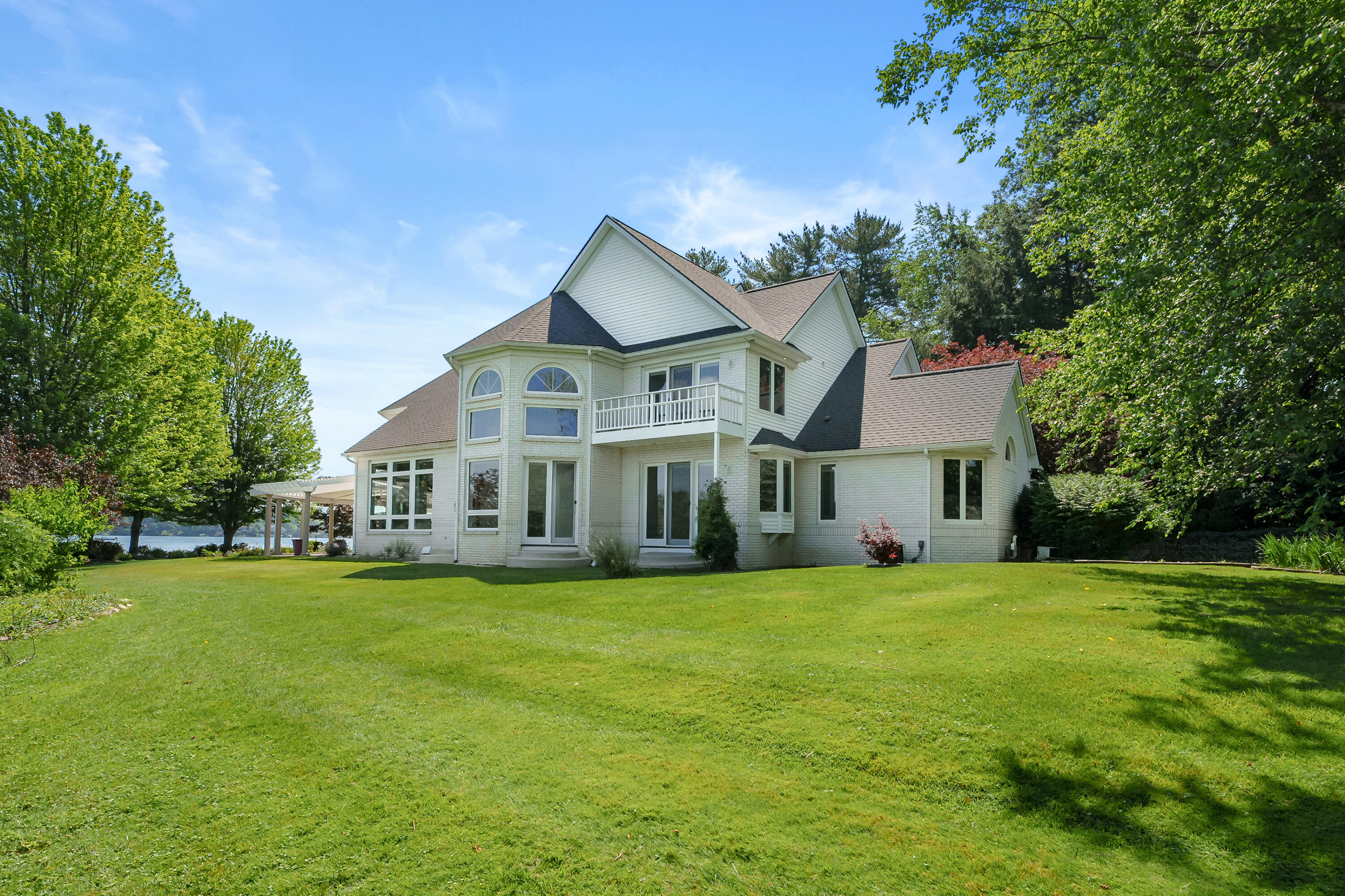 711 Windamere Boulevard