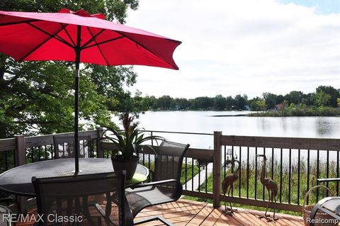 5050 Island Shore Drive Hamburg Township MI 48169
