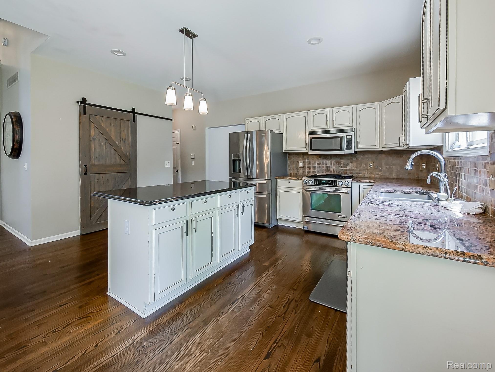 8595 Eastway Drive