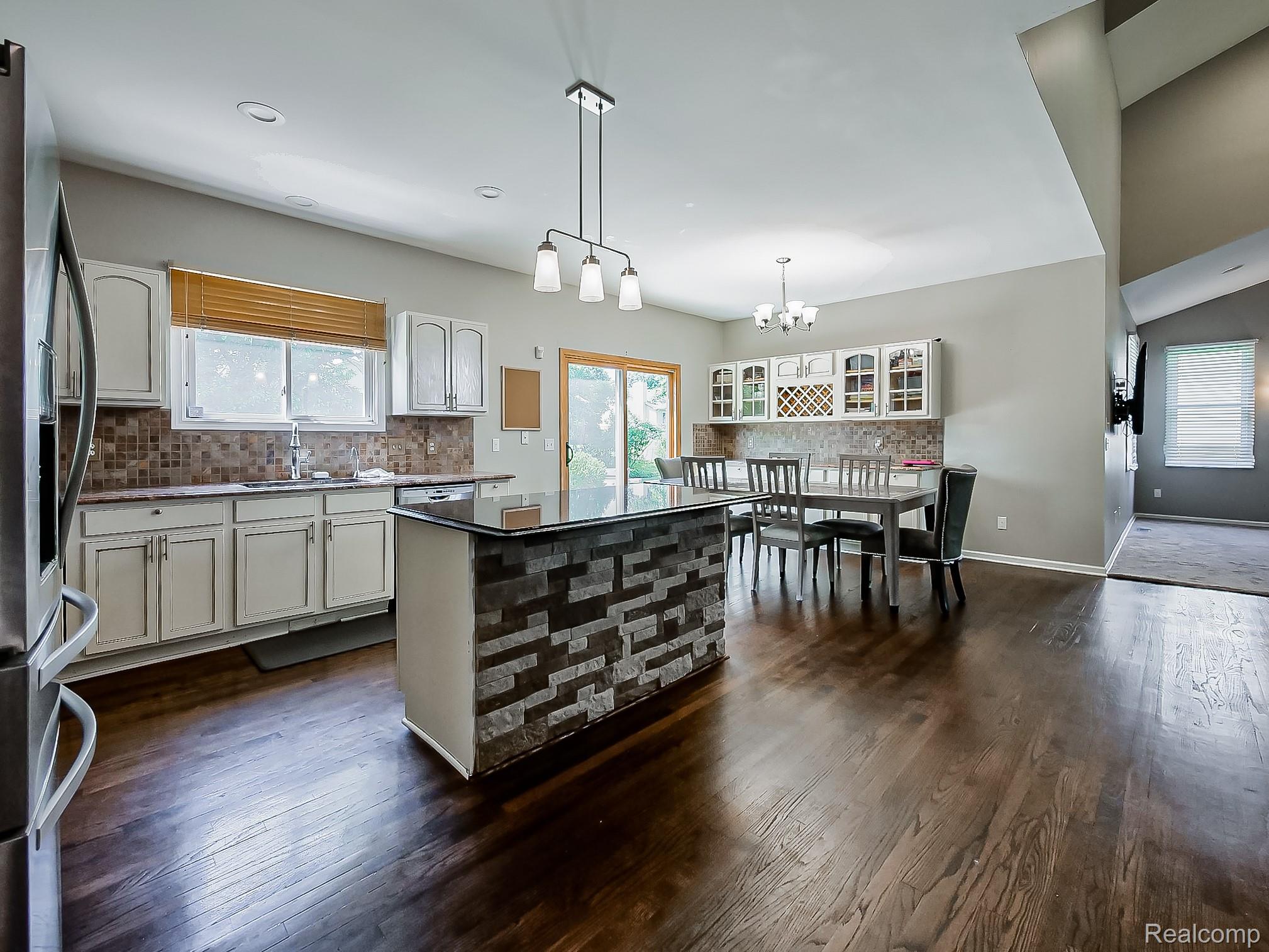 8595 Eastway Drive