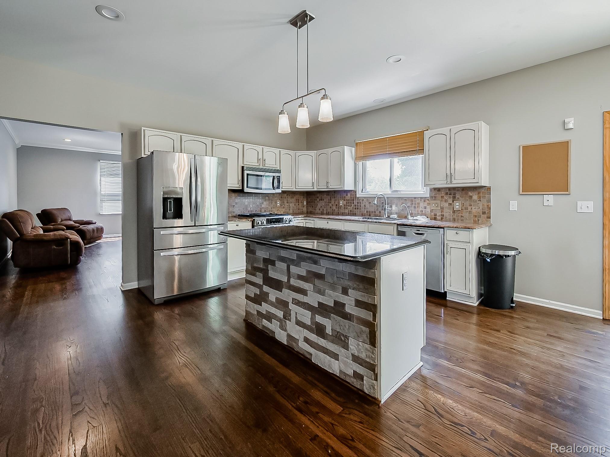 8595 Eastway Drive