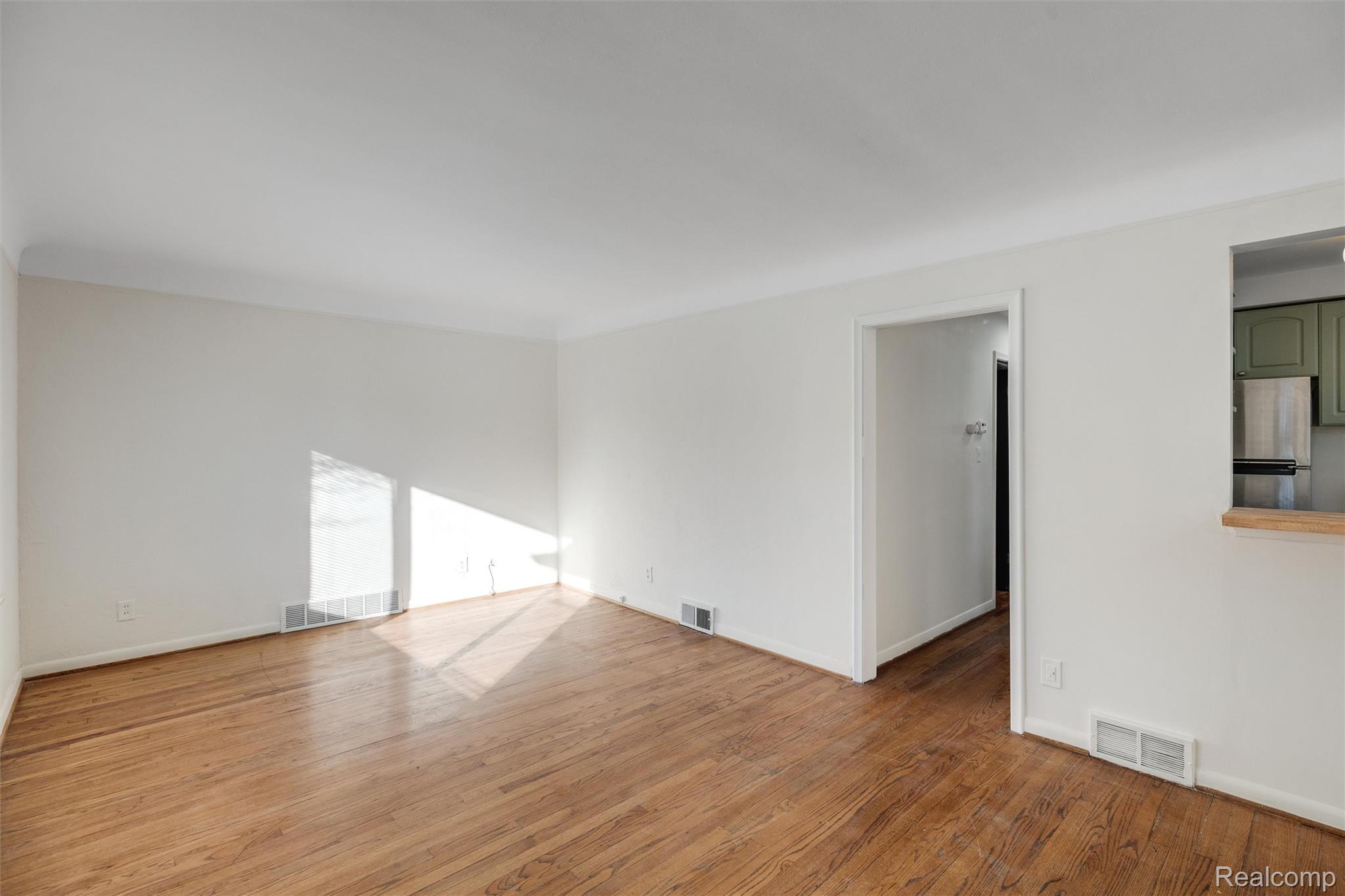 23754 Lambrecht Avenue