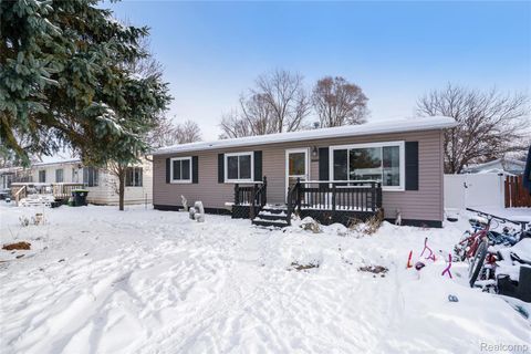 5090 Lakeborn Drive White Lake Charter Township MI 48383