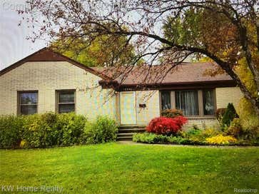 18550 Beechwood Street Roseville City MI 48066
