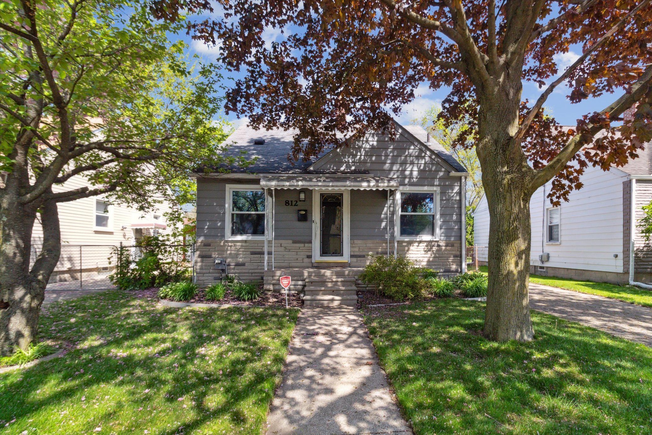 812 N KENWOOD Avenue