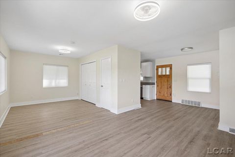 Tiny photo for 1400 Lakeview Drive, Manchester Township, MI 49287 (MLS # 56050209540)