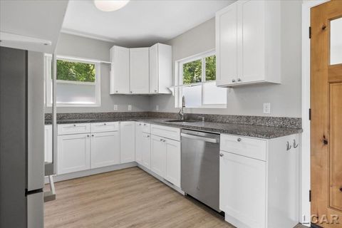 Tiny photo for 1400 Lakeview Drive, Manchester Township, MI 49287 (MLS # 56050209540)