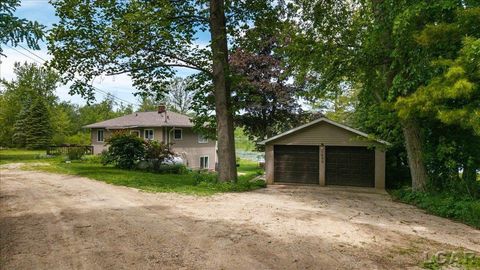 Tiny photo for 1400 Lakeview Drive, Manchester Township, MI 49287 (MLS # 56050209540)