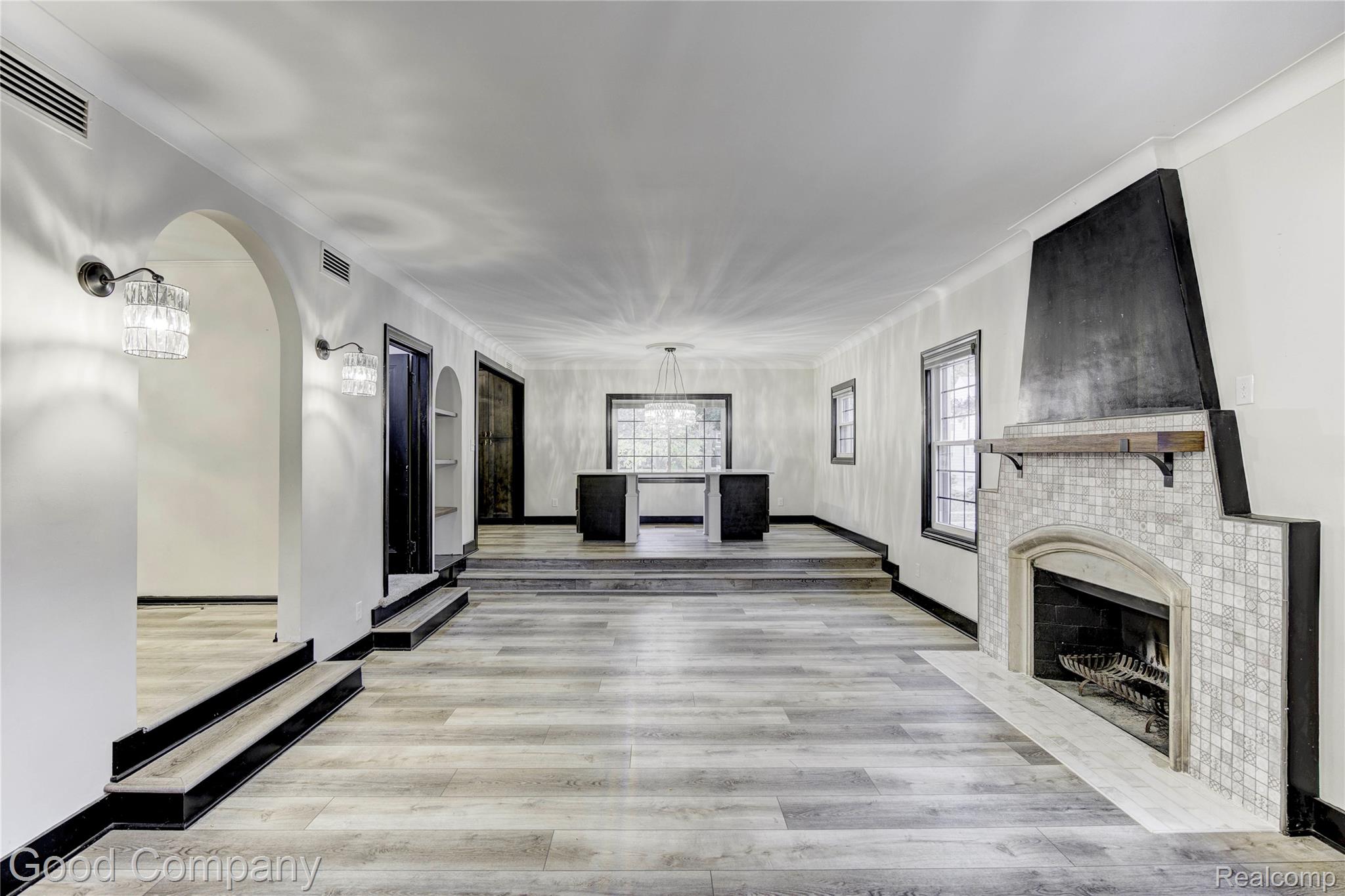 93 Oakdale Boulevard