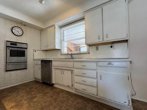 A home in FarmingtonHillsCity_Oakland