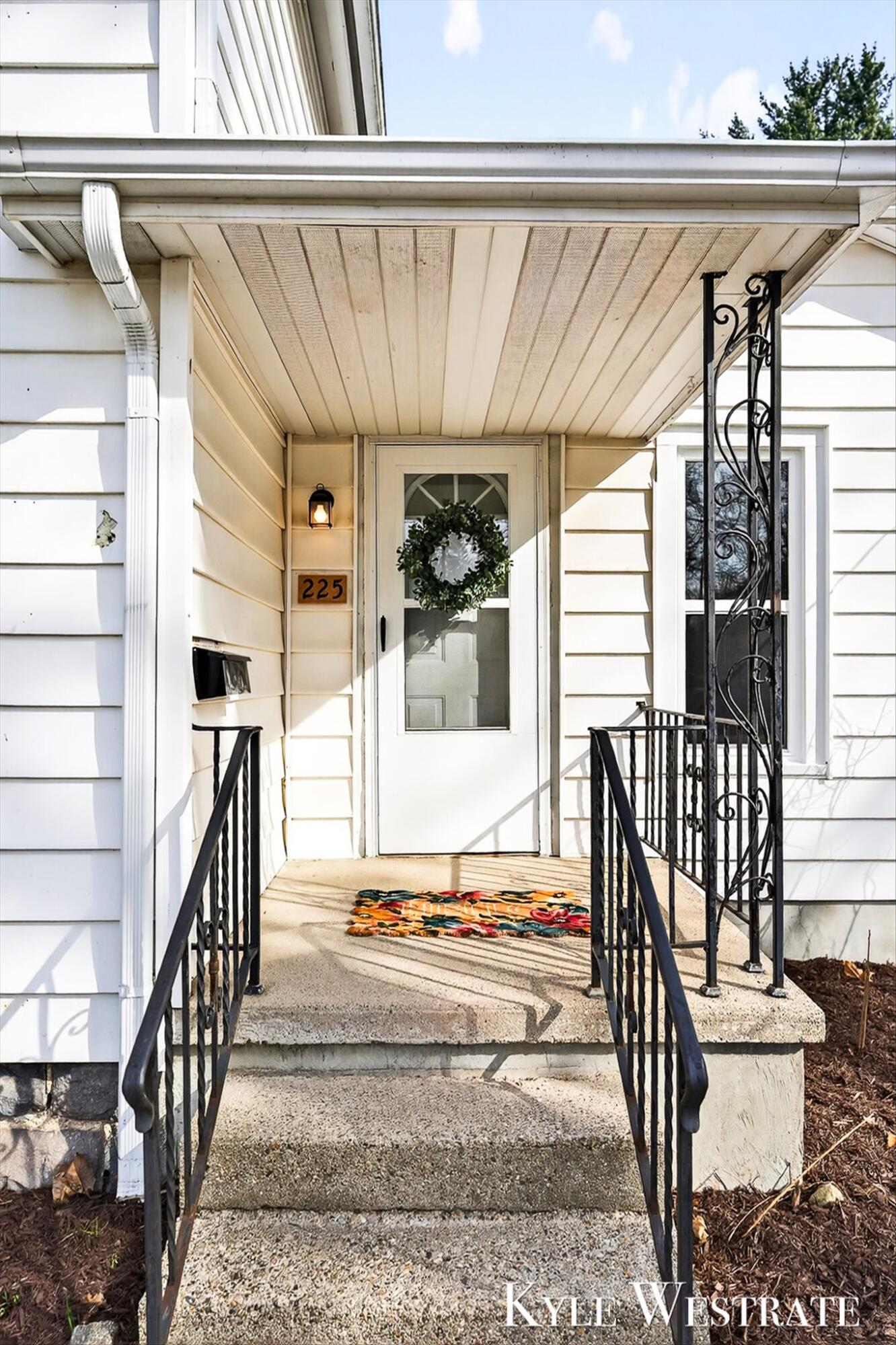 225 W Marshall Street