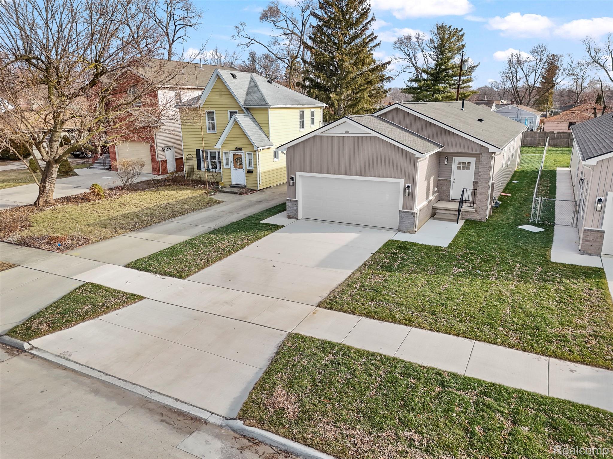 4833 Harding St Harding St