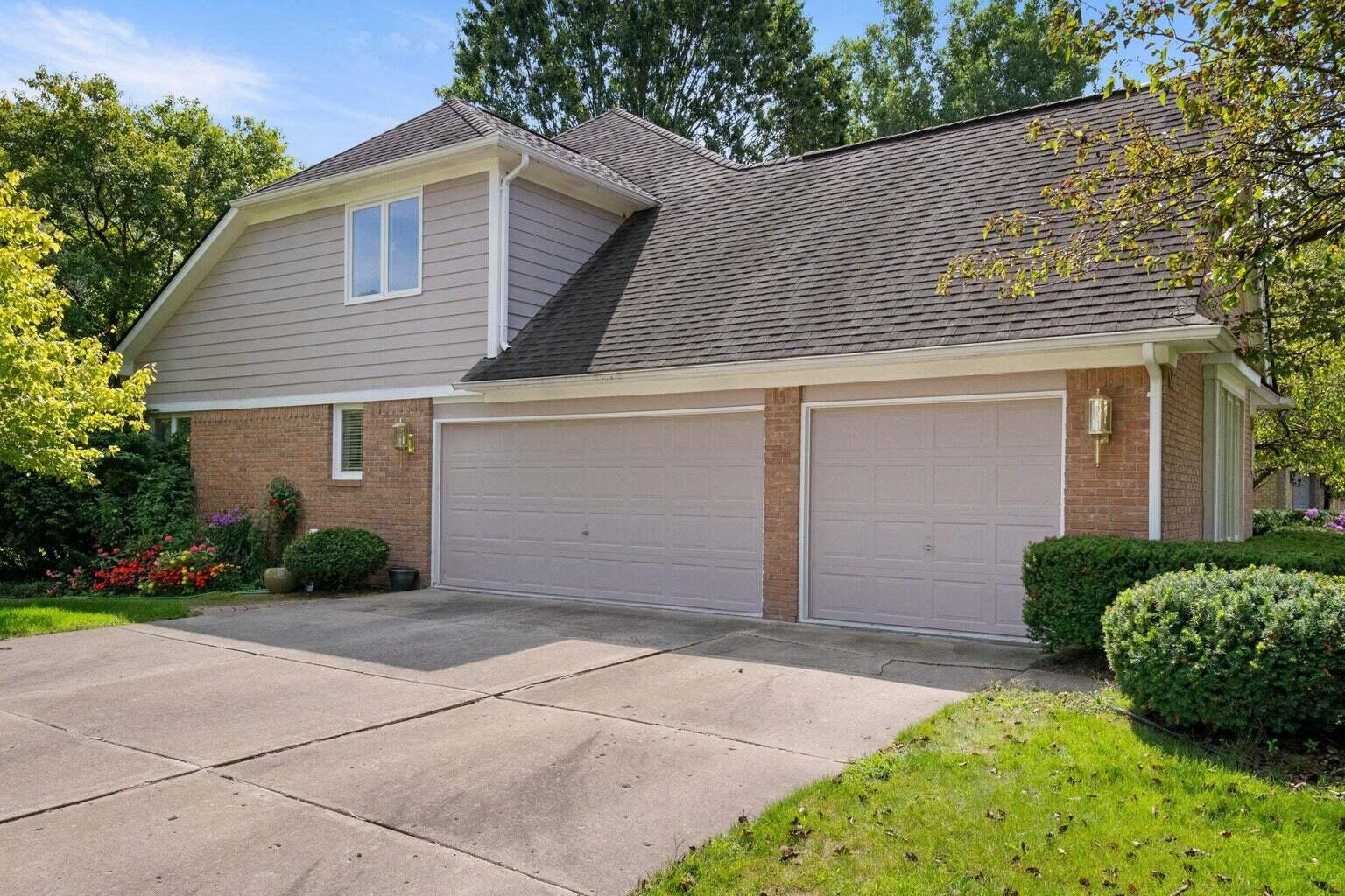 6568 Crabapple Drive