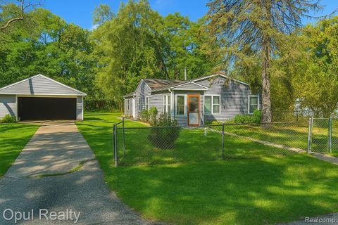 1489 Wren Street Wixom City MI 48393