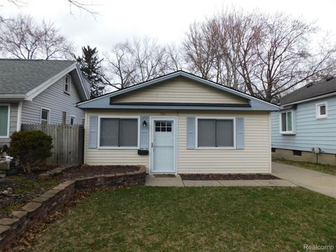 535 E Lewiston Avenue Ferndale City MI 48220