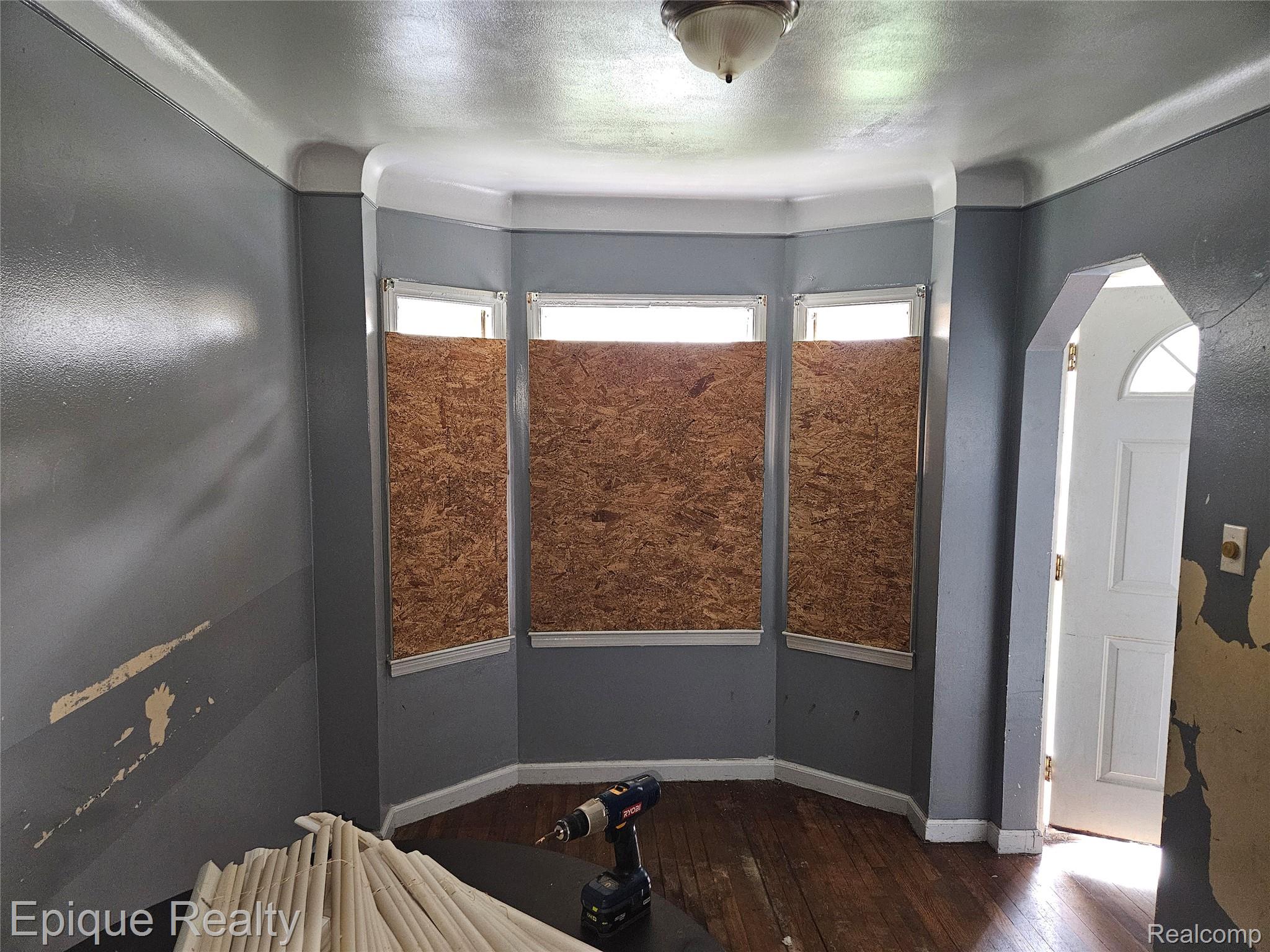 6166 Farmbrook Street