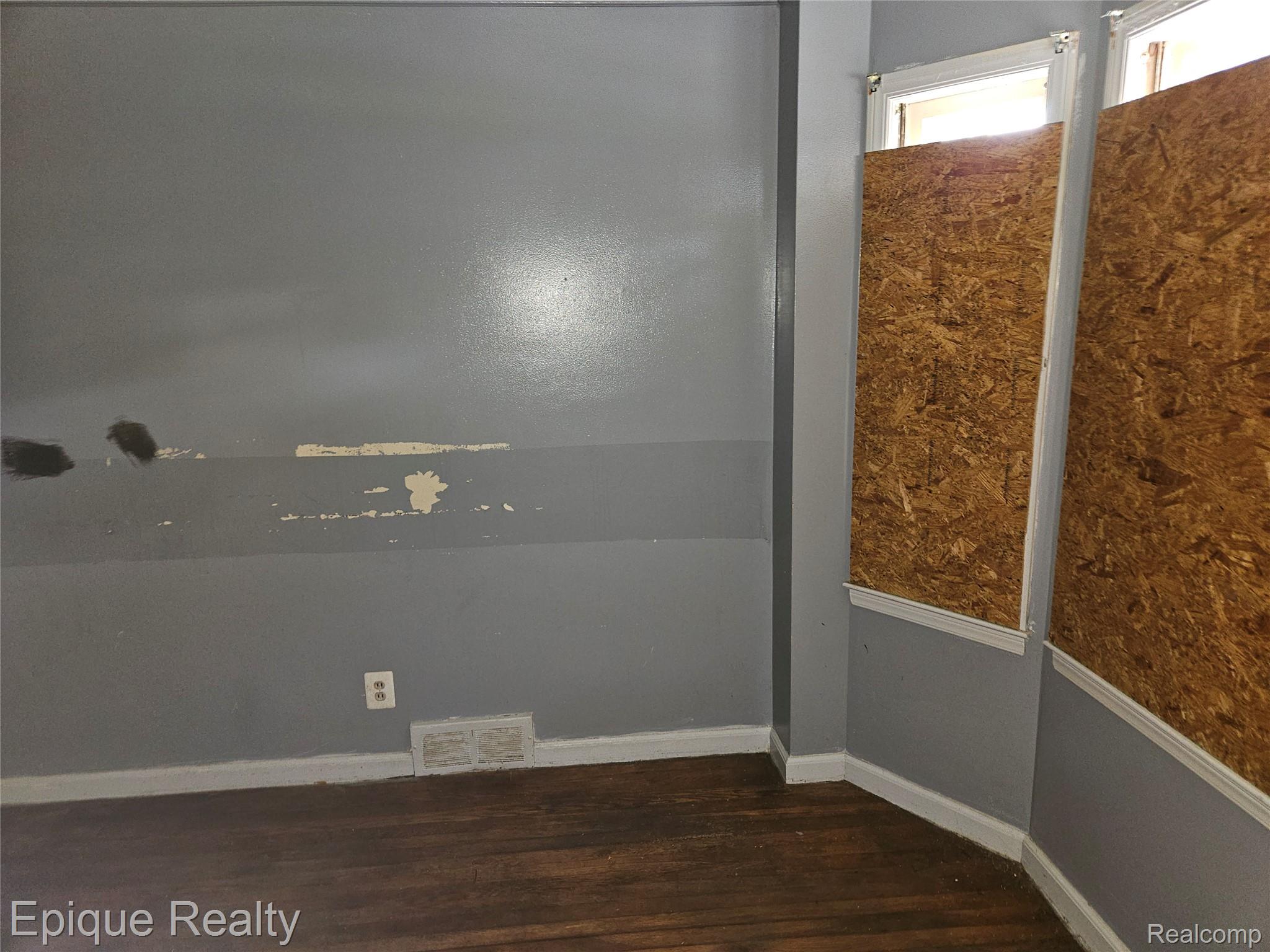 6166 Farmbrook Street