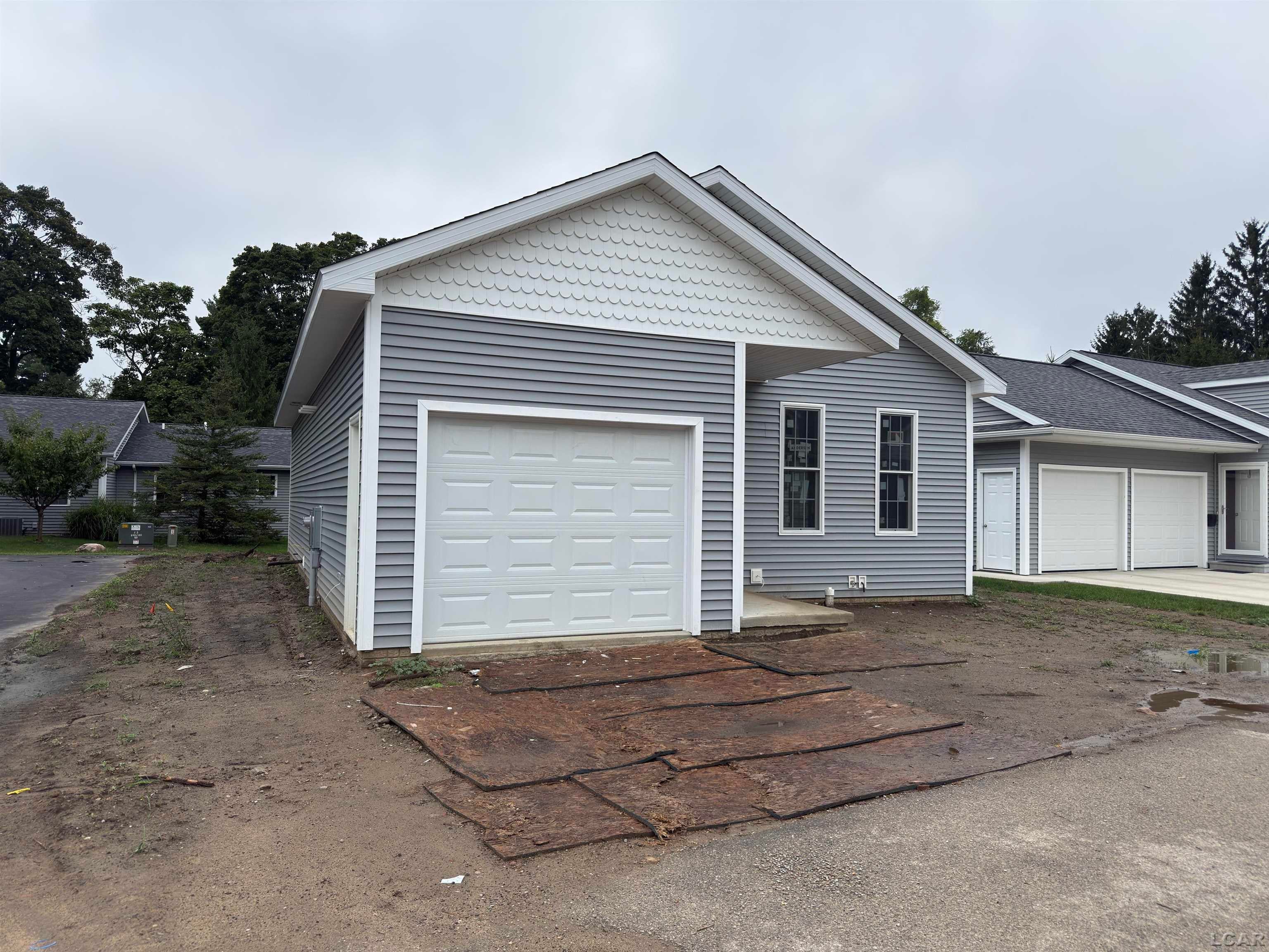965A W Maumee Street