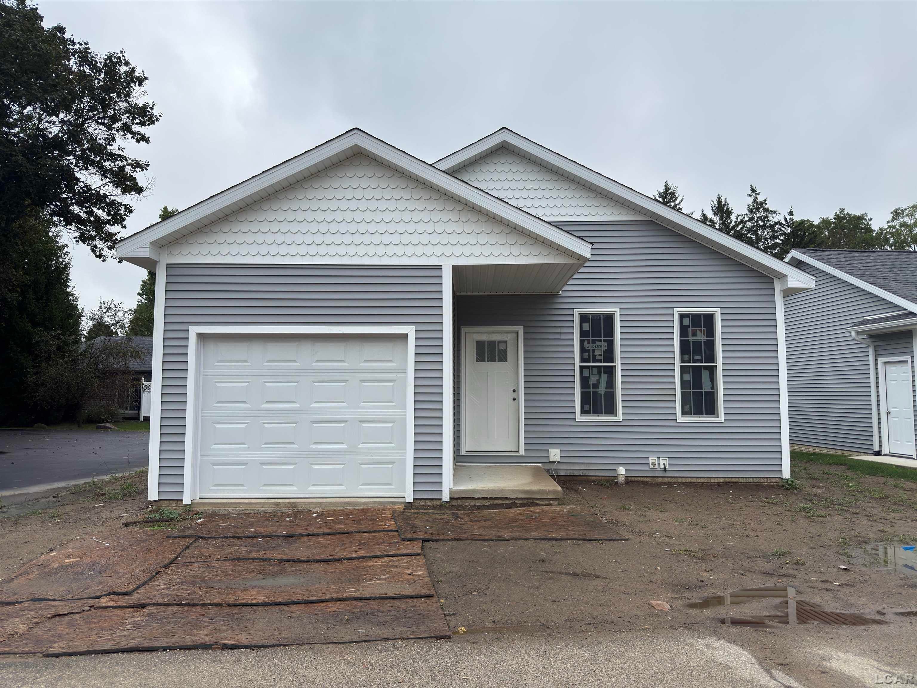 965A W Maumee Street