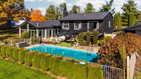 4301 Heatherwood Drive Milford Charter Township MI 48381