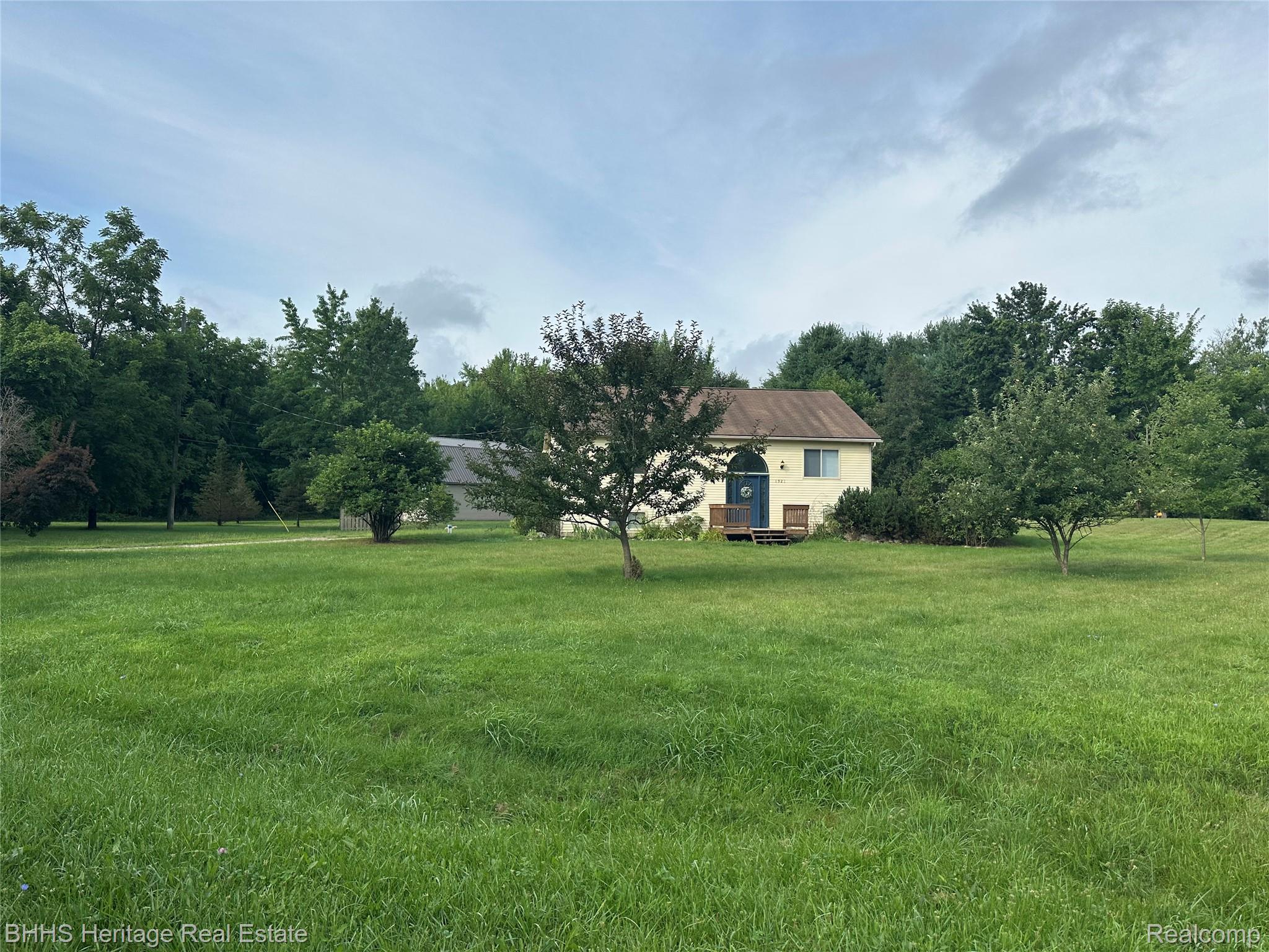 Handy Township, Michigan 48836, United States, 3 Bedrooms Bedrooms, ,2 BathroomsBathrooms,Residential,Pending,181015