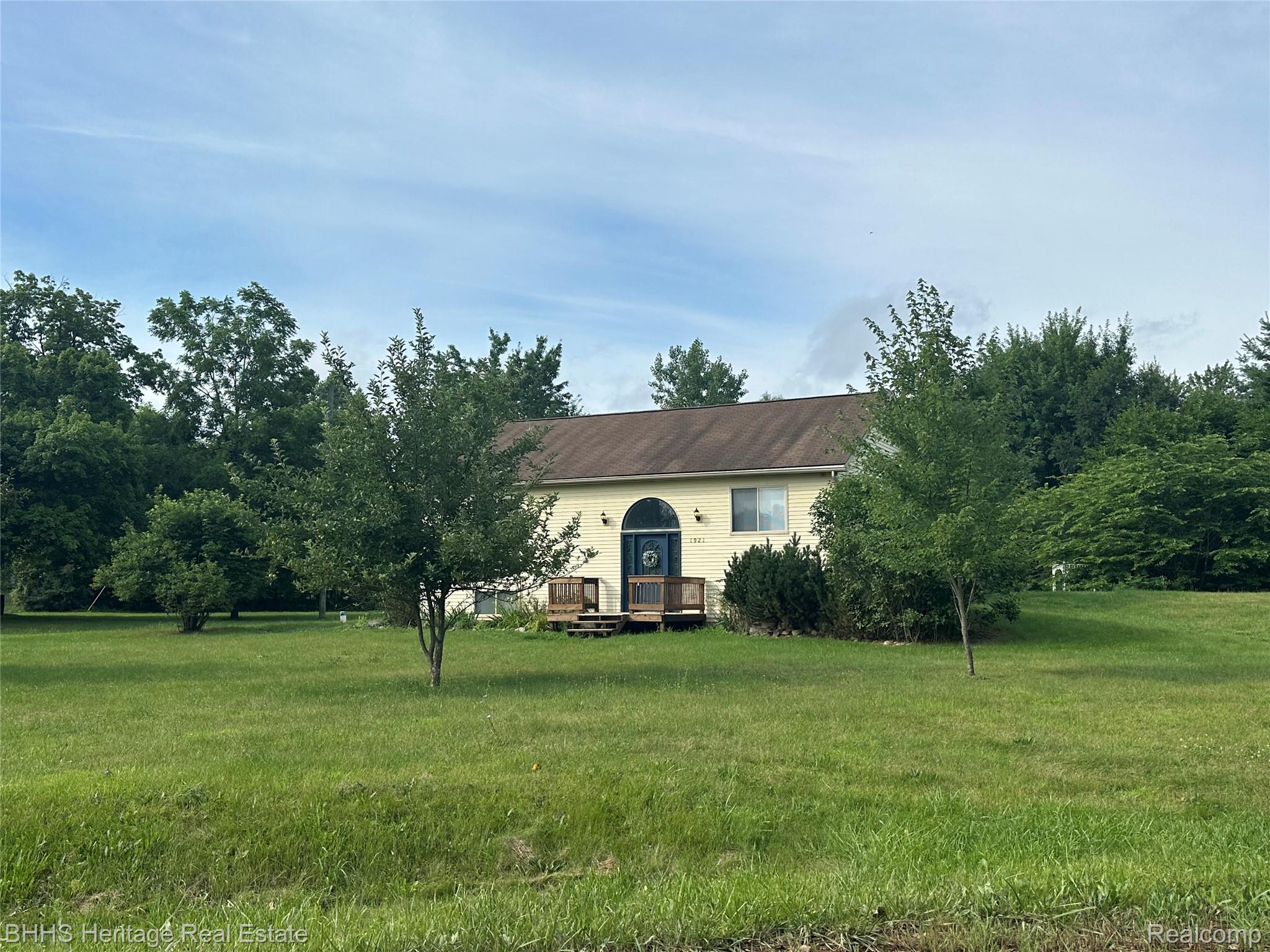 Handy Township, Michigan 48836, United States, 3 Bedrooms Bedrooms, ,2 BathroomsBathrooms,Residential,Pending,181015