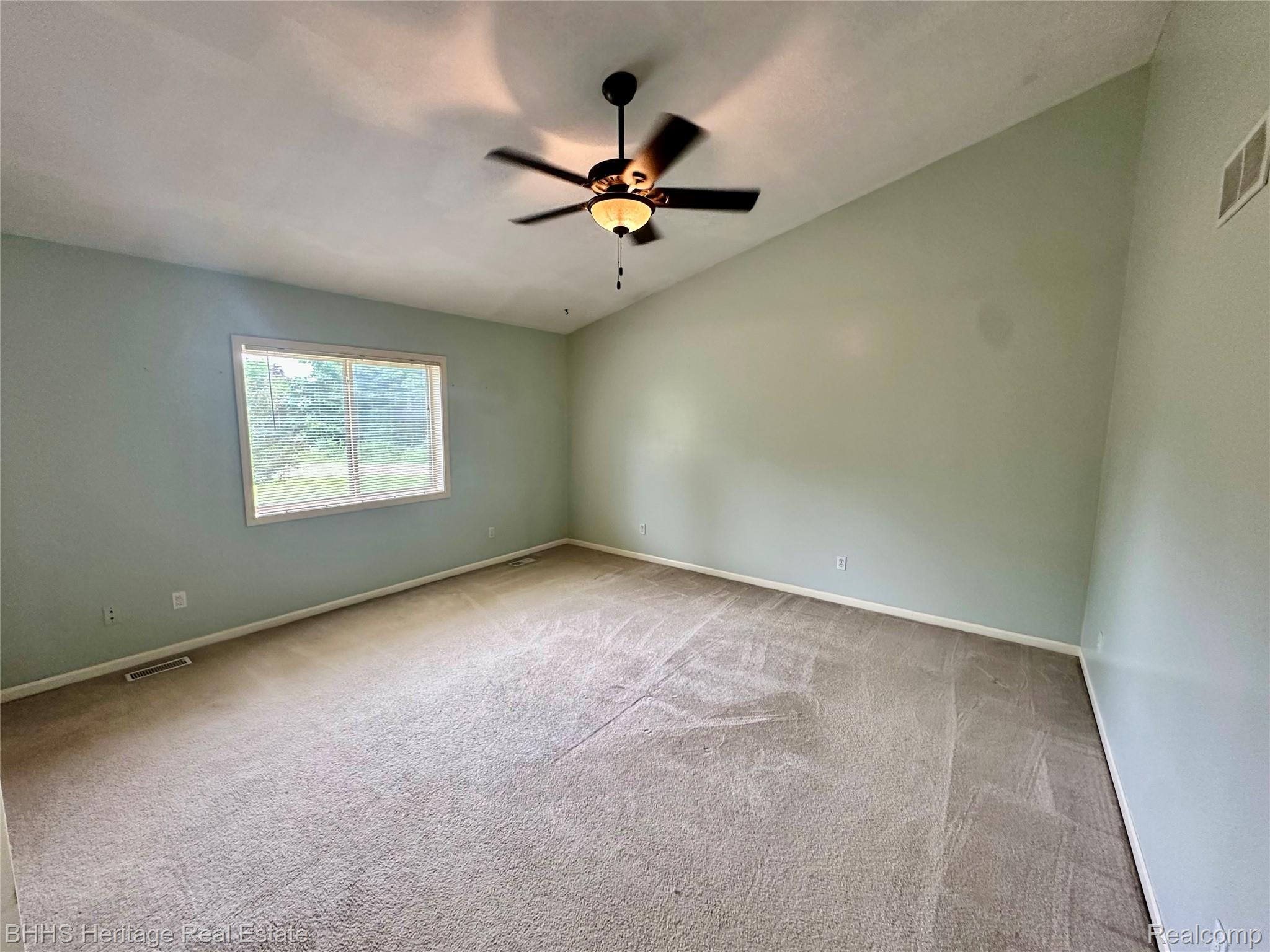 Handy Township, Michigan 48836, United States, 3 Bedrooms Bedrooms, ,2 BathroomsBathrooms,Residential,Pending,181015