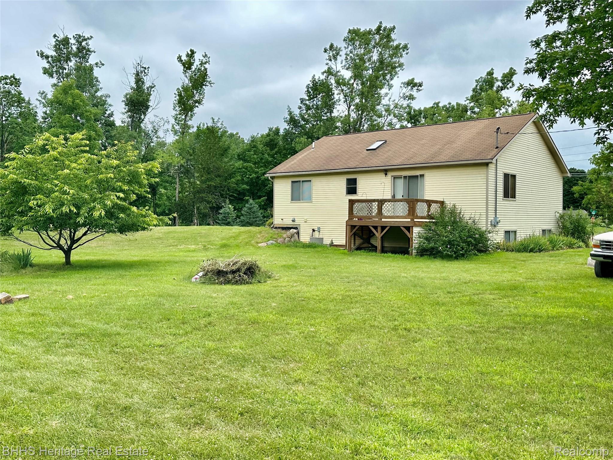 Handy Township, Michigan 48836, United States, 3 Bedrooms Bedrooms, ,2 BathroomsBathrooms,Residential,Pending,181015