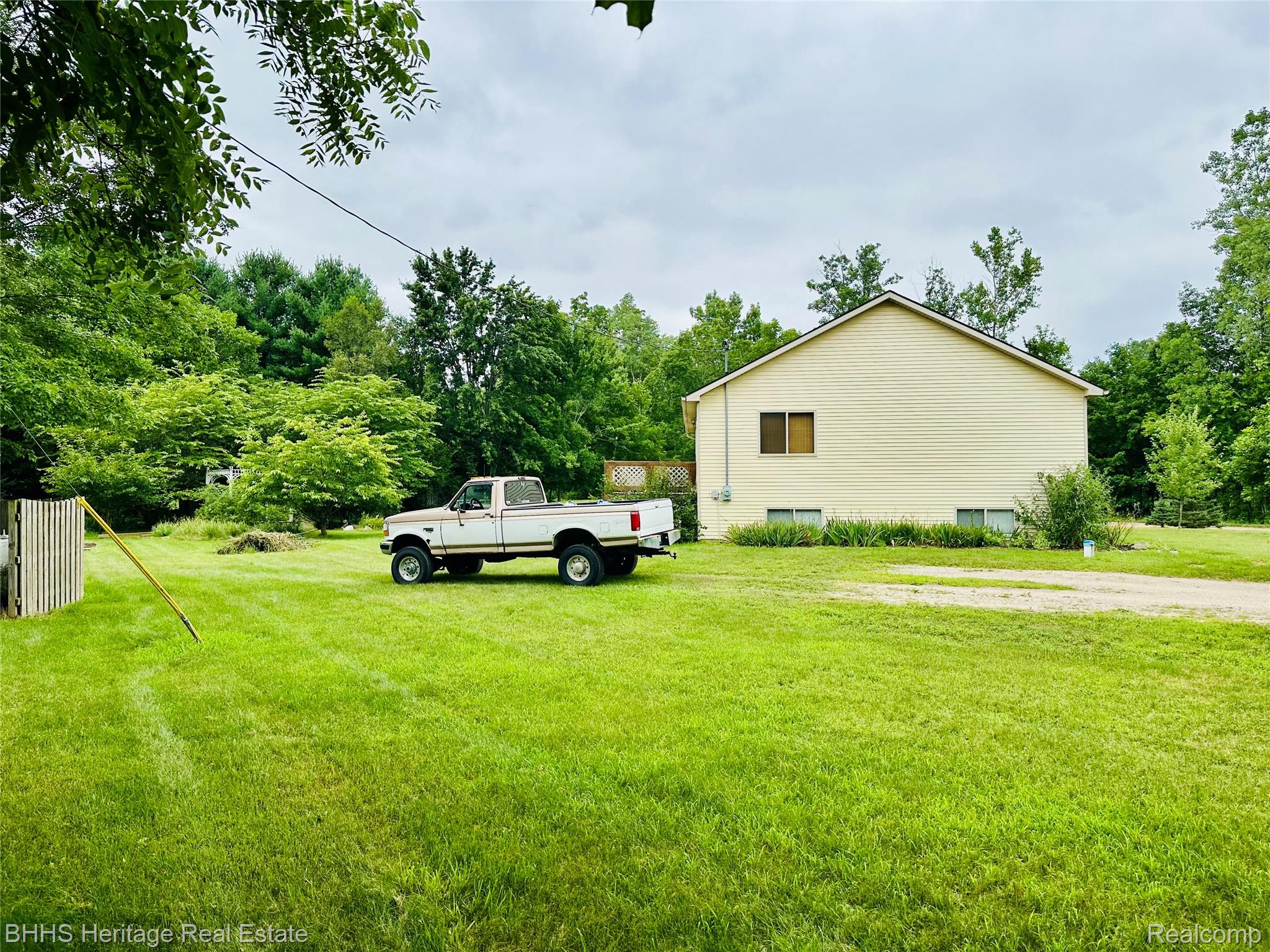 Handy Township, Michigan 48836, United States, 3 Bedrooms Bedrooms, ,2 BathroomsBathrooms,Residential,Pending,181015