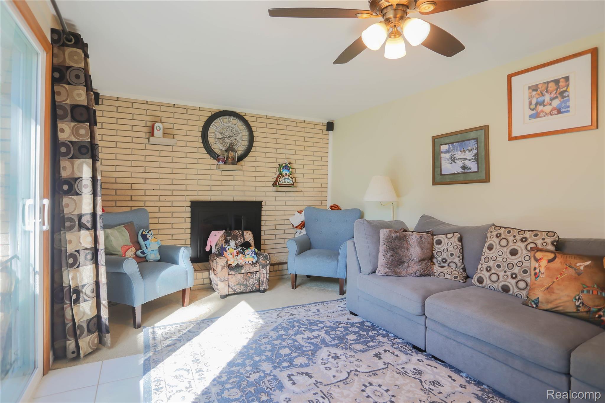 Clinton Charter Township, Michigan 48035, United States, 4 Bedrooms Bedrooms, ,3 BathroomsBathrooms,Residential,Pending,217437