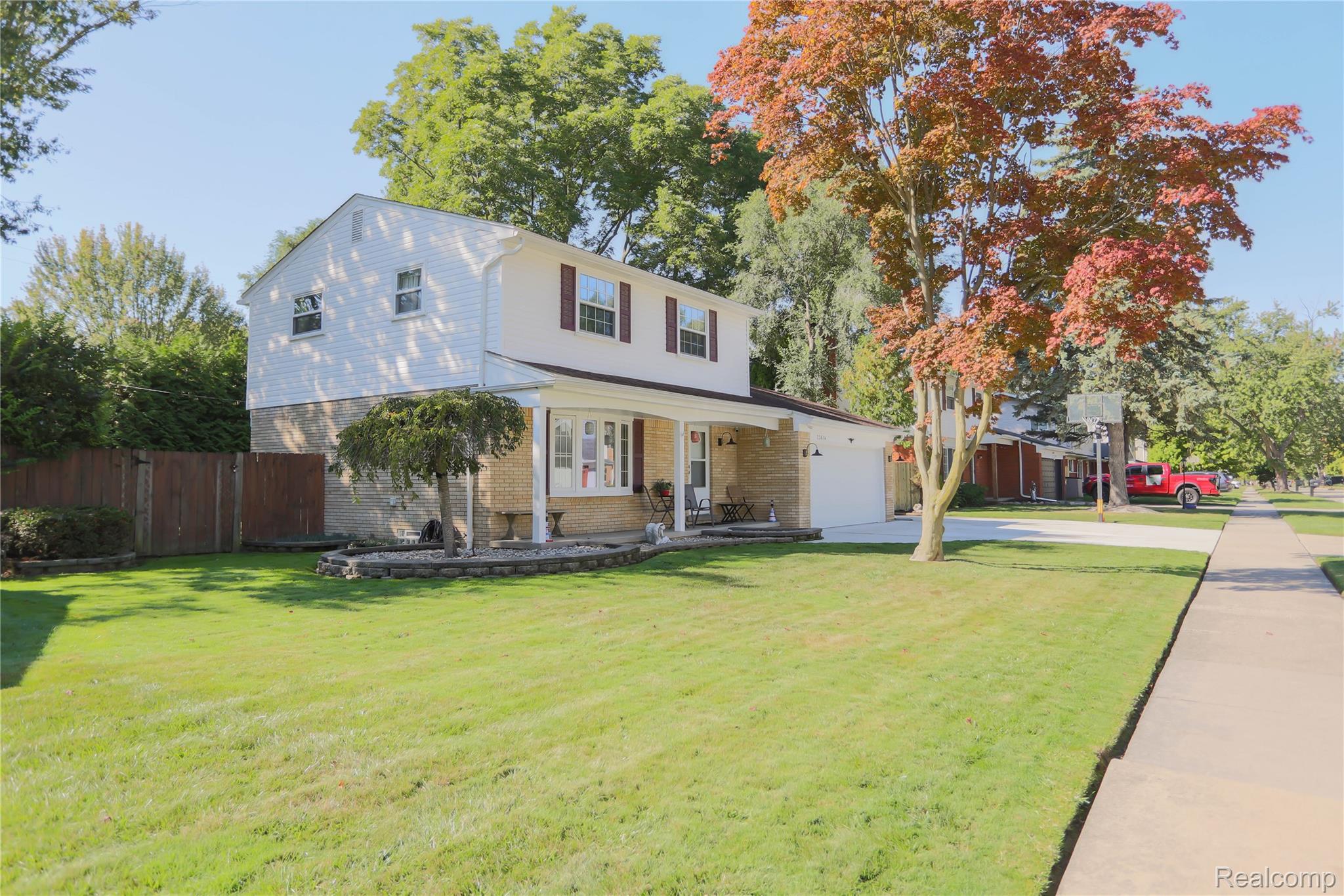 Clinton Charter Township, Michigan 48035, United States, 4 Bedrooms Bedrooms, ,3 BathroomsBathrooms,Residential,Pending,217437