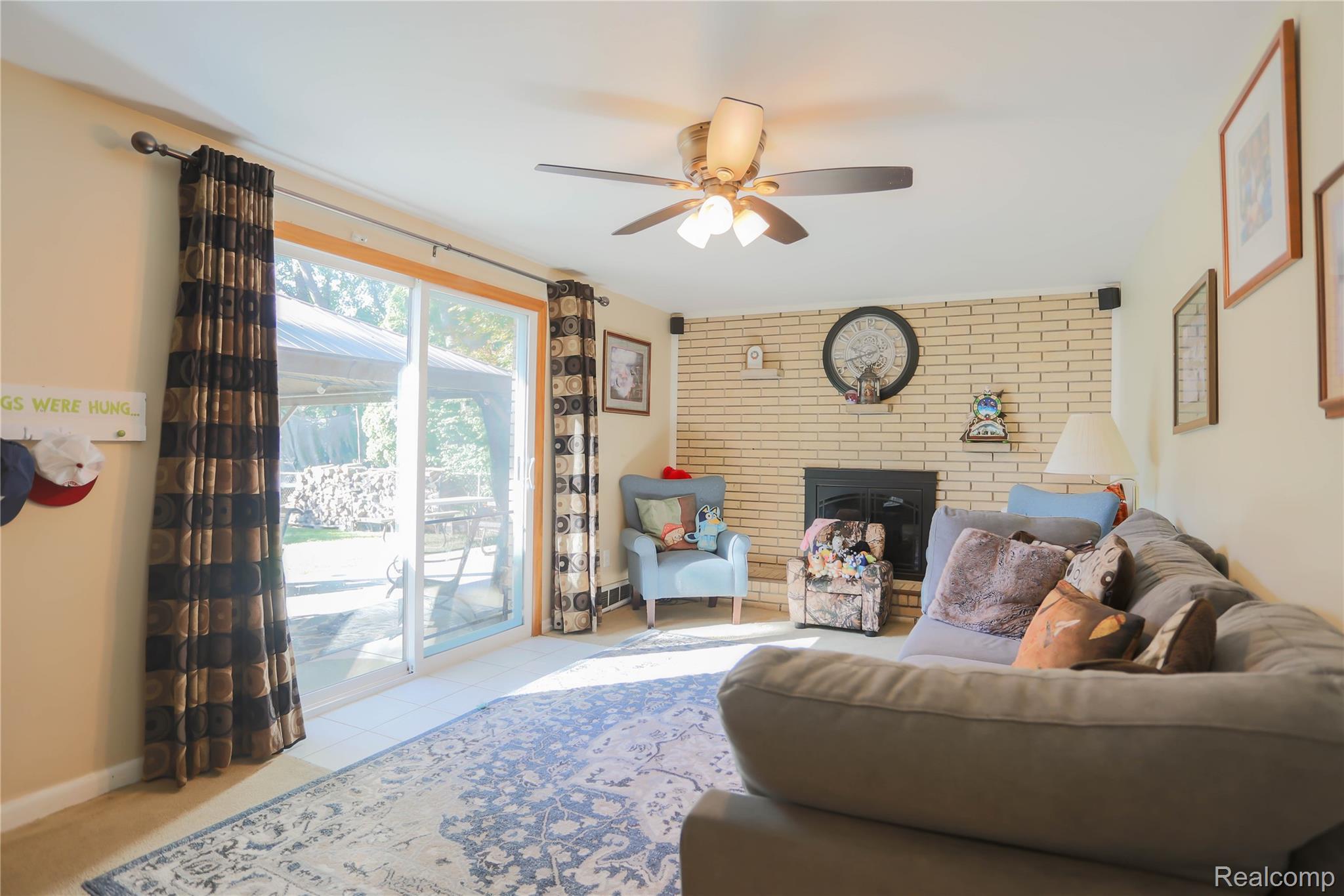 Clinton Charter Township, Michigan 48035, United States, 4 Bedrooms Bedrooms, ,3 BathroomsBathrooms,Residential,Pending,217437