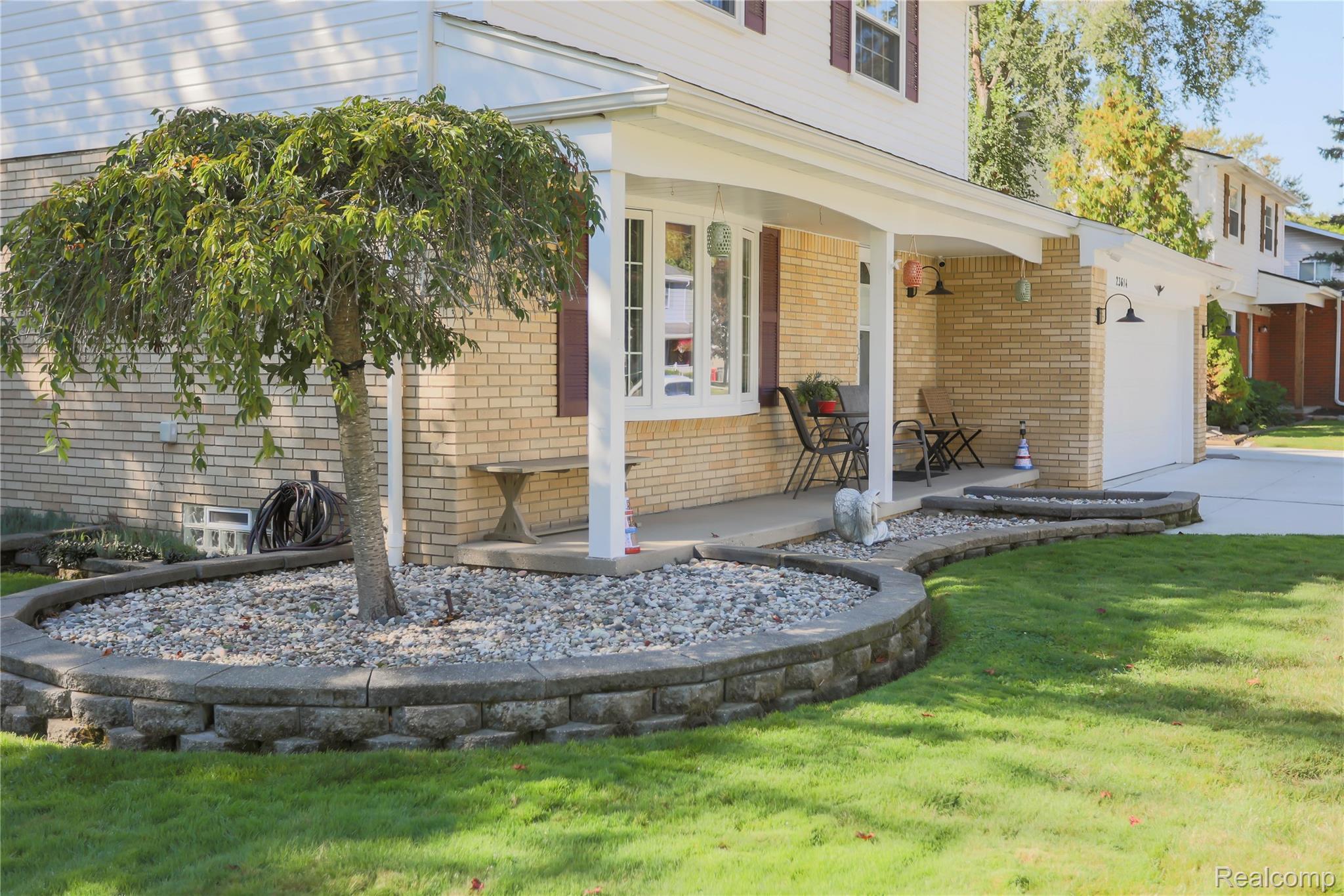 Clinton Charter Township, Michigan 48035, United States, 4 Bedrooms Bedrooms, ,3 BathroomsBathrooms,Residential,Pending,217437