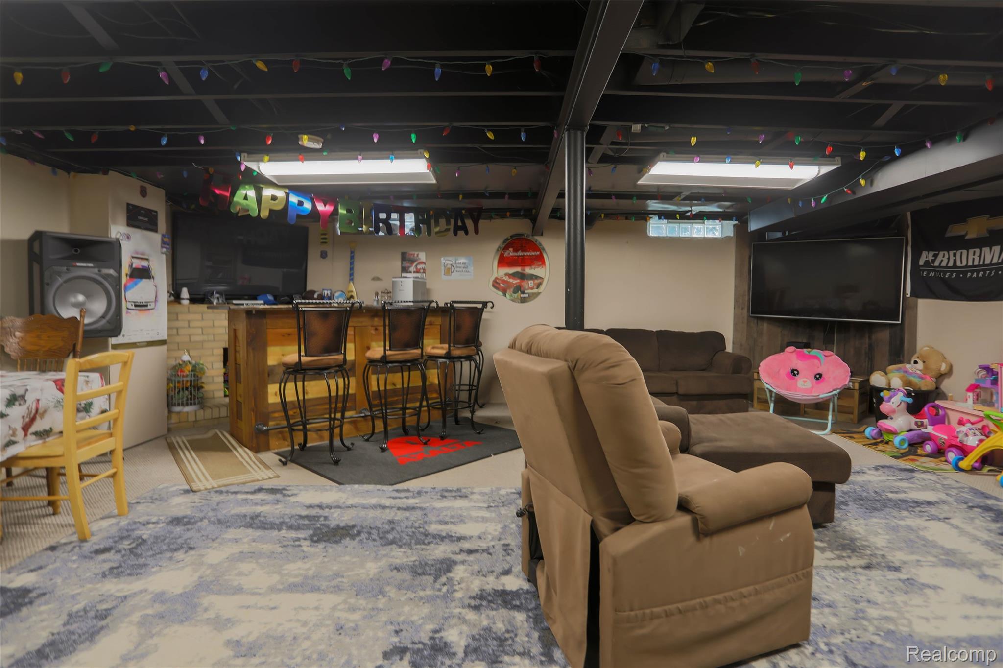 Clinton Charter Township, Michigan 48035, United States, 4 Bedrooms Bedrooms, ,3 BathroomsBathrooms,Residential,Pending,217437