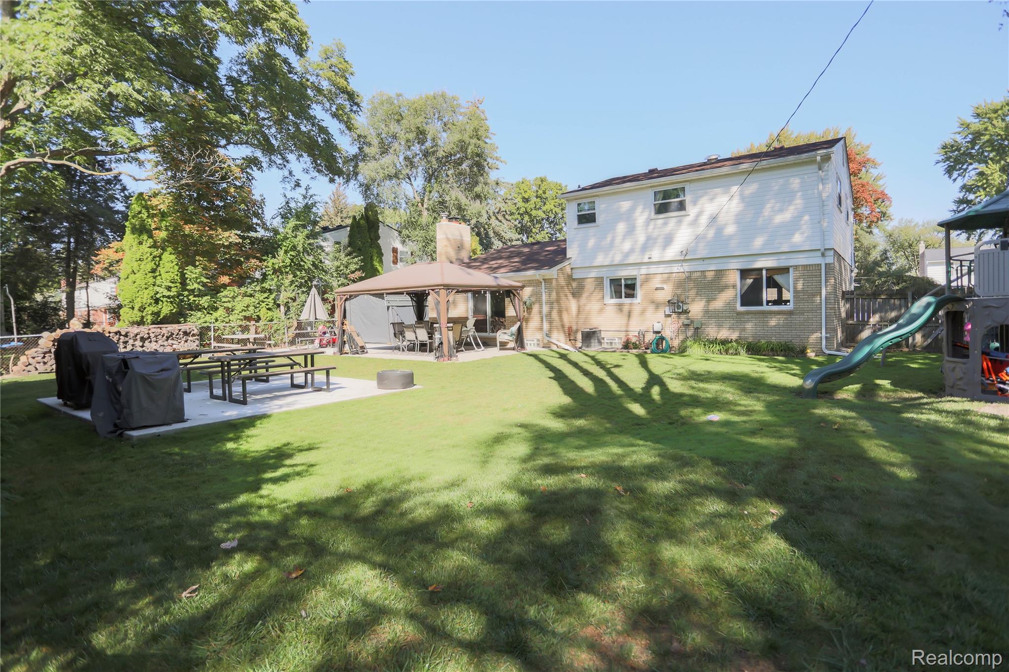 Clinton Charter Township, Michigan 48035, United States, 4 Bedrooms Bedrooms, ,3 BathroomsBathrooms,Residential,Pending,217437