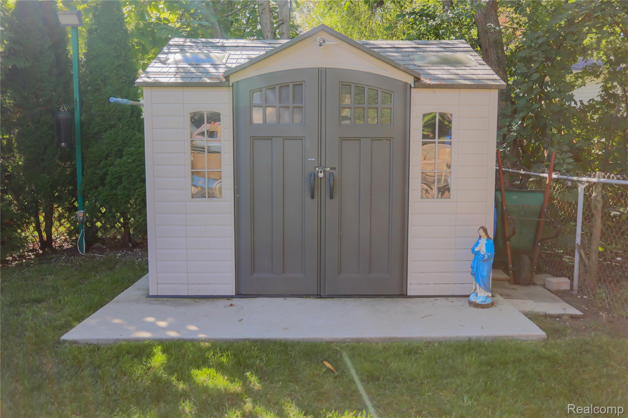 Clinton Charter Township, Michigan 48035, United States, 4 Bedrooms Bedrooms, ,3 BathroomsBathrooms,Residential,Pending,217437