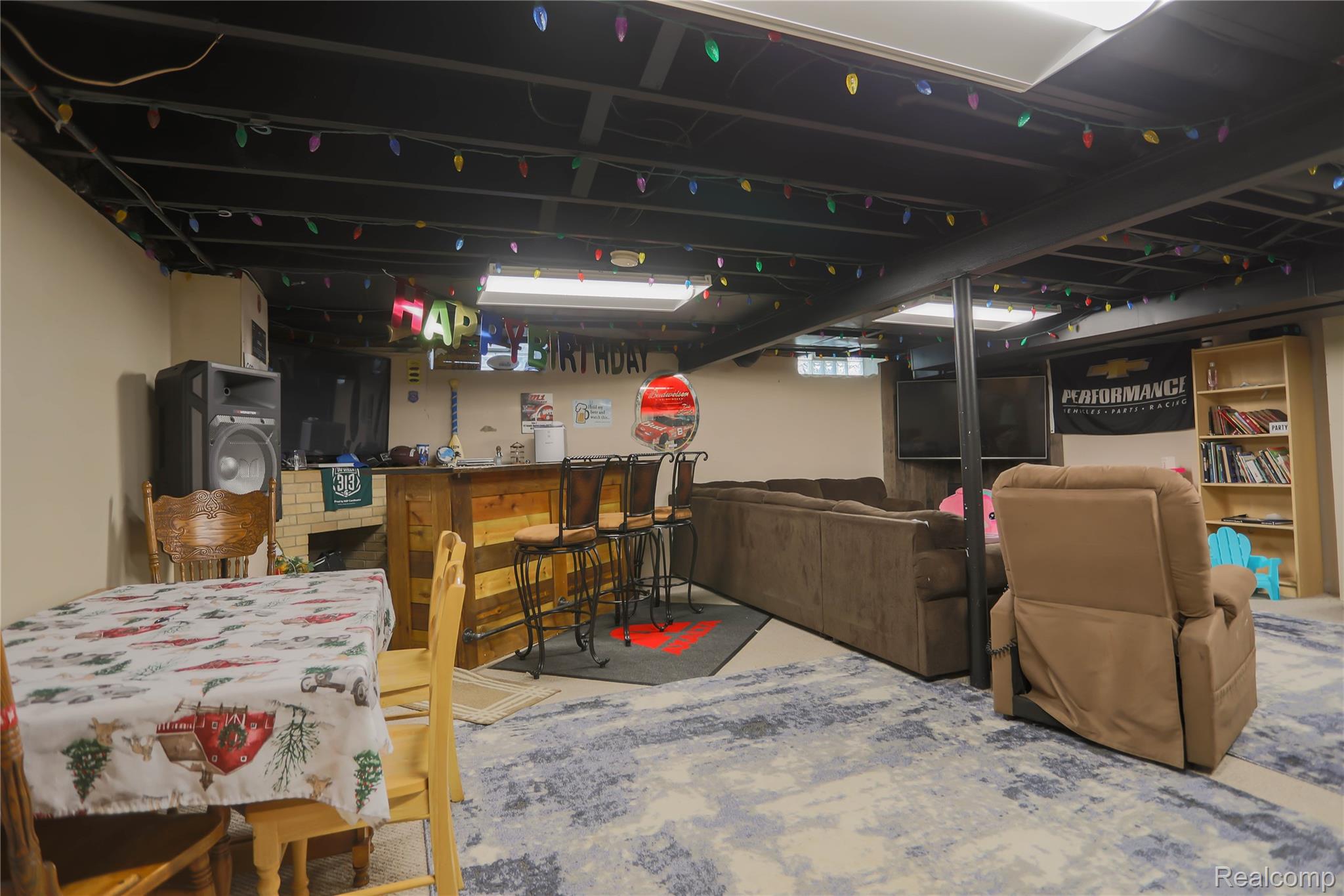 Clinton Charter Township, Michigan 48035, United States, 4 Bedrooms Bedrooms, ,3 BathroomsBathrooms,Residential,Pending,217437