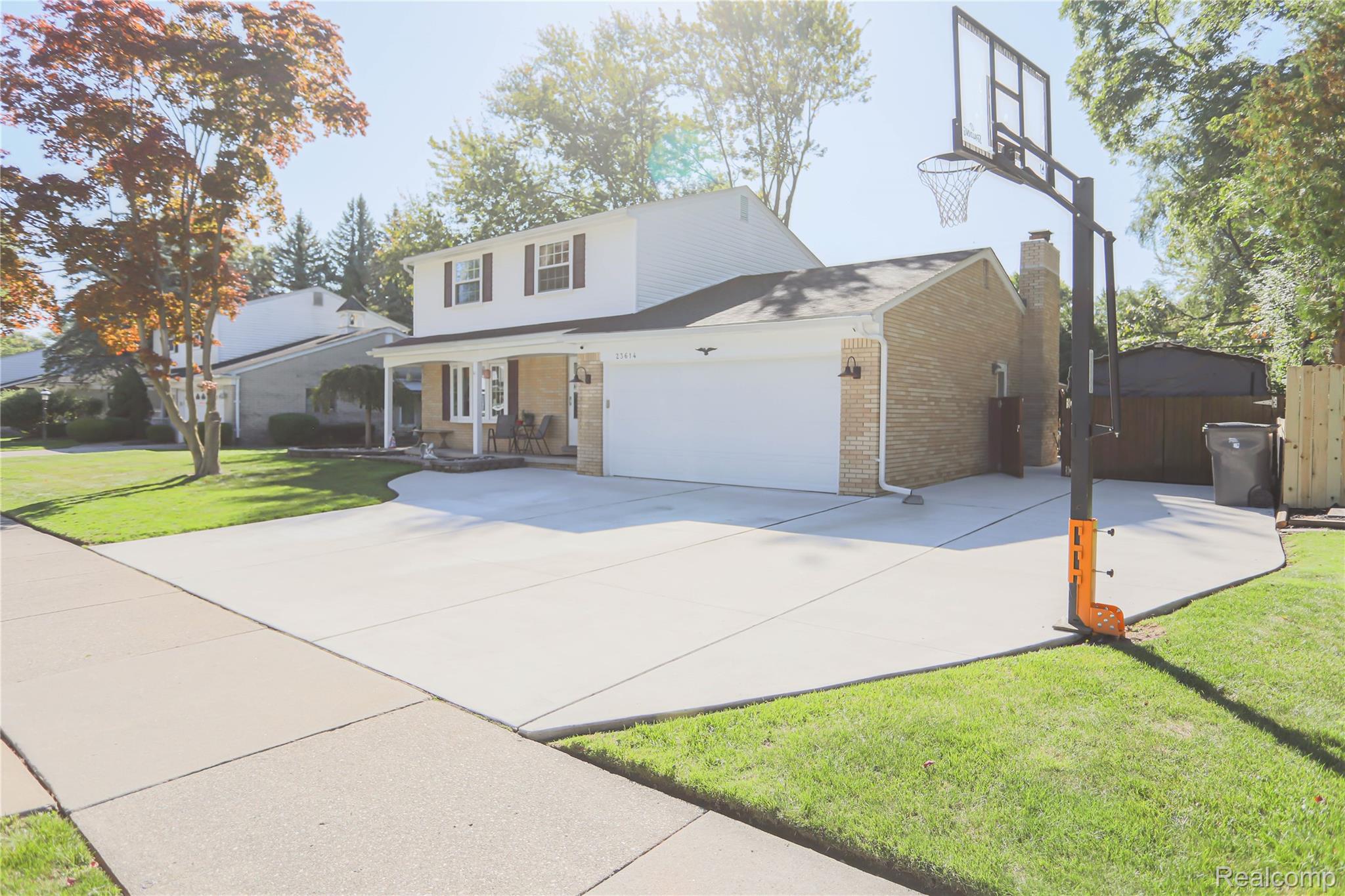 Clinton Charter Township, Michigan 48035, United States, 4 Bedrooms Bedrooms, ,3 BathroomsBathrooms,Residential,Pending,217437