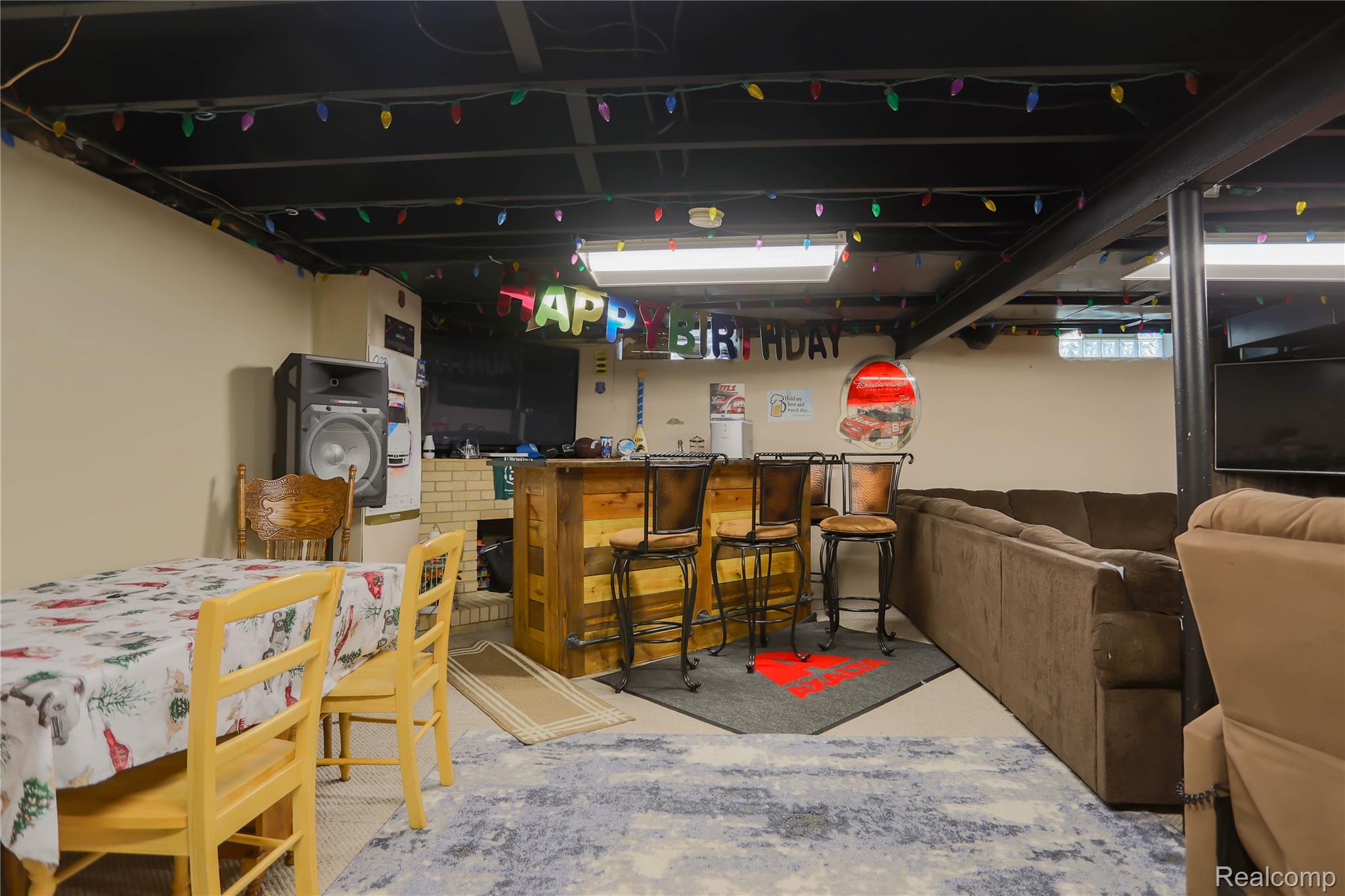 Clinton Charter Township, Michigan 48035, United States, 4 Bedrooms Bedrooms, ,3 BathroomsBathrooms,Residential,Pending,217437